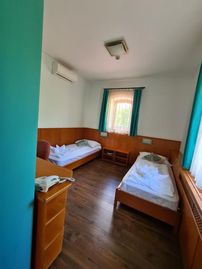 Istvan Parkhotel Es Gasztrofarm Sormás Eksteriør bilde